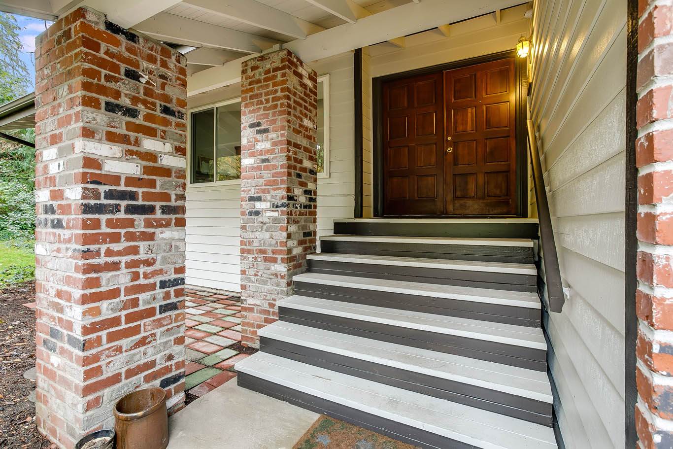 25435 SE Mirrormont Dr, Issaquah, WA 98027