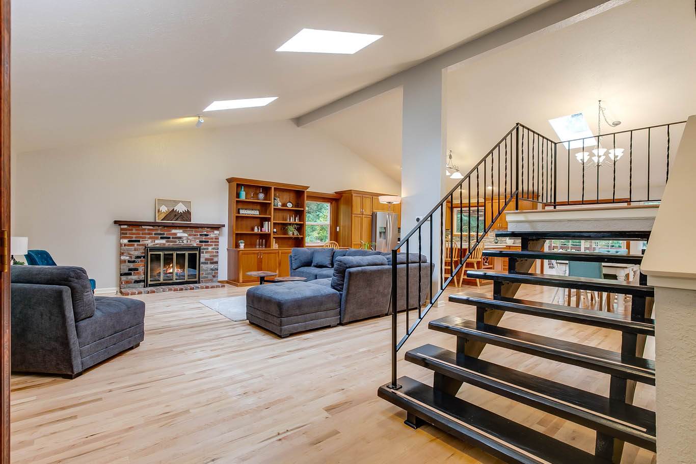 25435 SE Mirrormont Dr, Issaquah, WA 98027