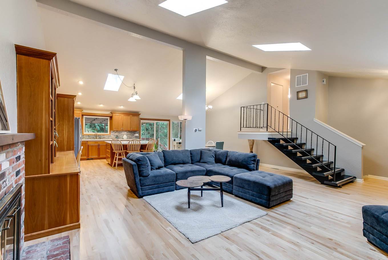 25435 SE Mirrormont Dr, Issaquah, WA 98027