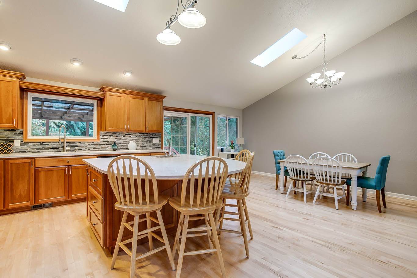 25435 SE Mirrormont Dr, Issaquah, WA 98027