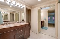 25435 SE Mirrormont Dr, Issaquah, WA 98027