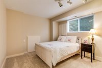 25435 SE Mirrormont Dr, Issaquah, WA 98027
