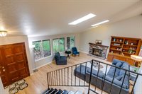25435 SE Mirrormont Dr, Issaquah, WA 98027