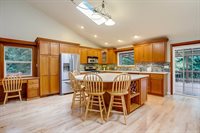 25435 SE Mirrormont Dr, Issaquah, WA 98027
