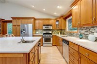 25435 SE Mirrormont Dr, Issaquah, WA 98027