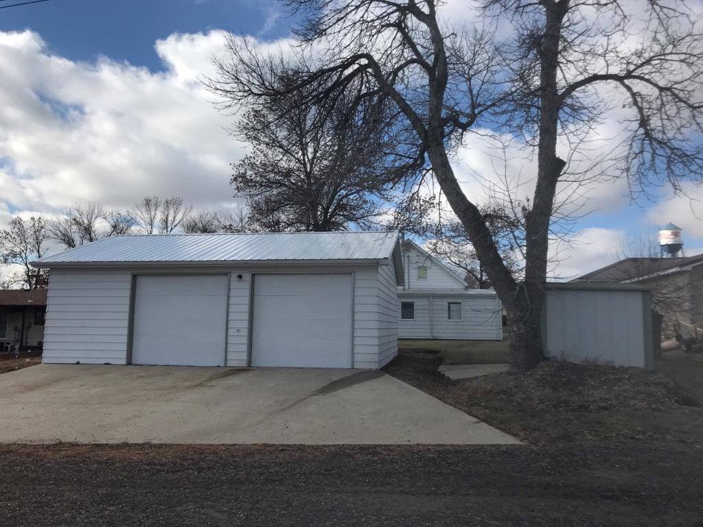 416 Main St, Ray, ND 58849