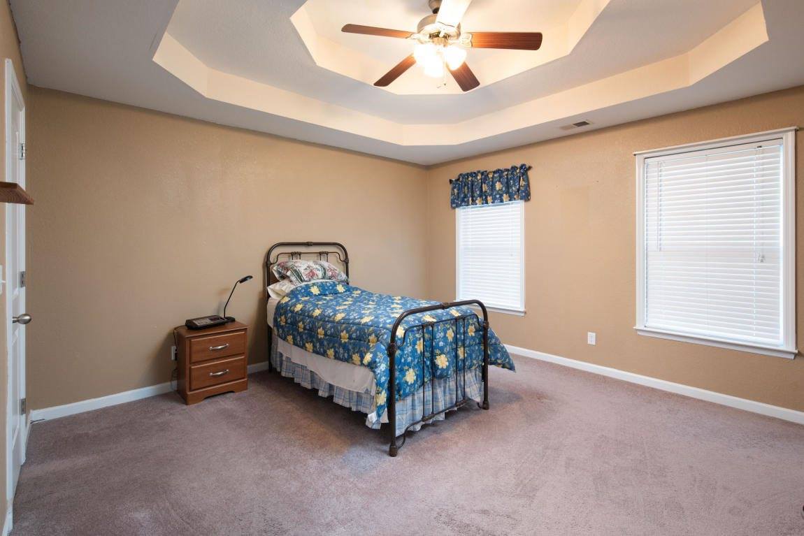 304 Battle Bluff Dr, Rossville, GA 30741