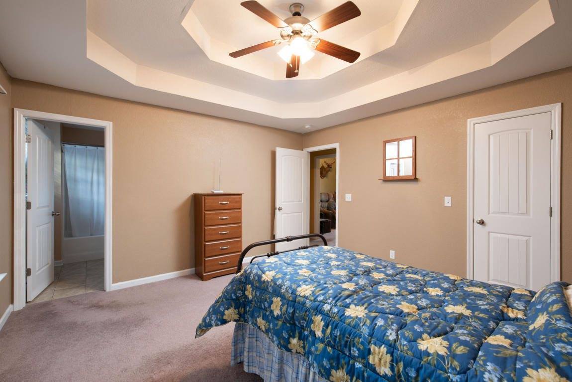 304 Battle Bluff Dr, Rossville, GA 30741