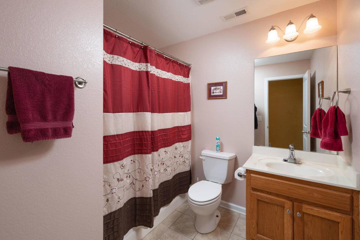 304 Battle Bluff Dr, Rossville, GA 30741