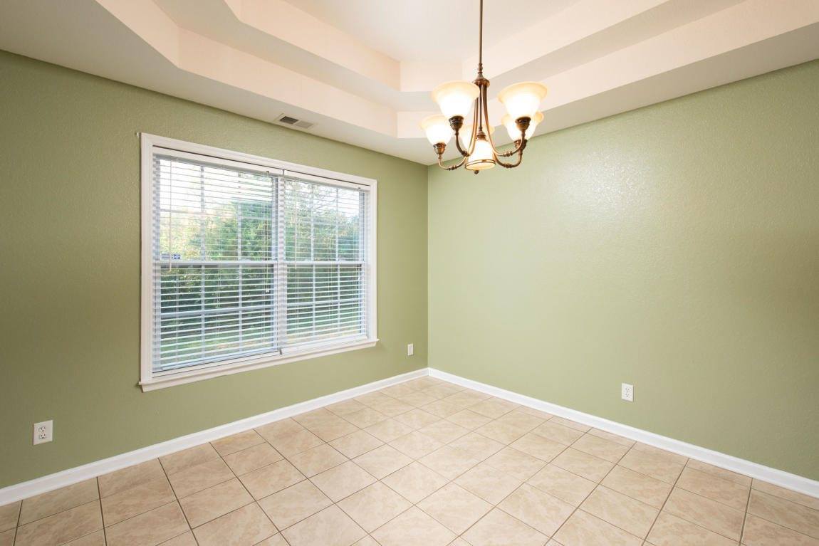 304 Battle Bluff Dr, Rossville, GA 30741