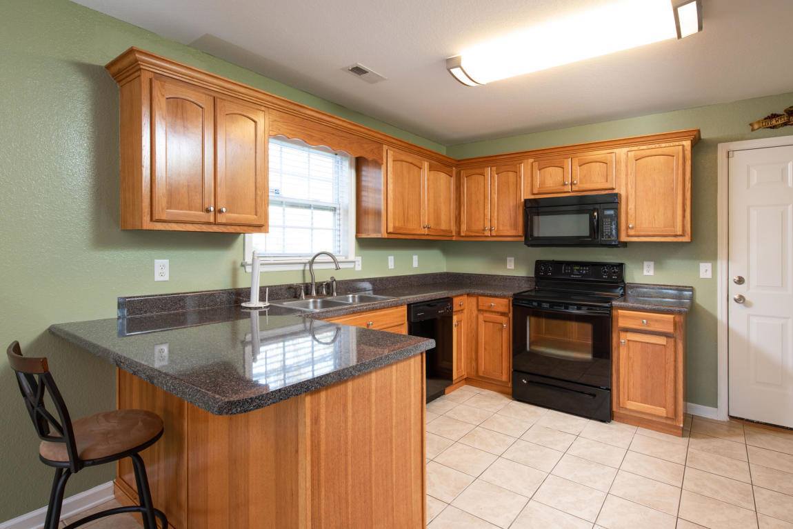 304 Battle Bluff Dr, Rossville, GA 30741