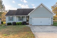 304 Battle Bluff Dr, Rossville, GA 30741