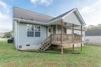 304 Battle Bluff Dr, Rossville, GA 30741