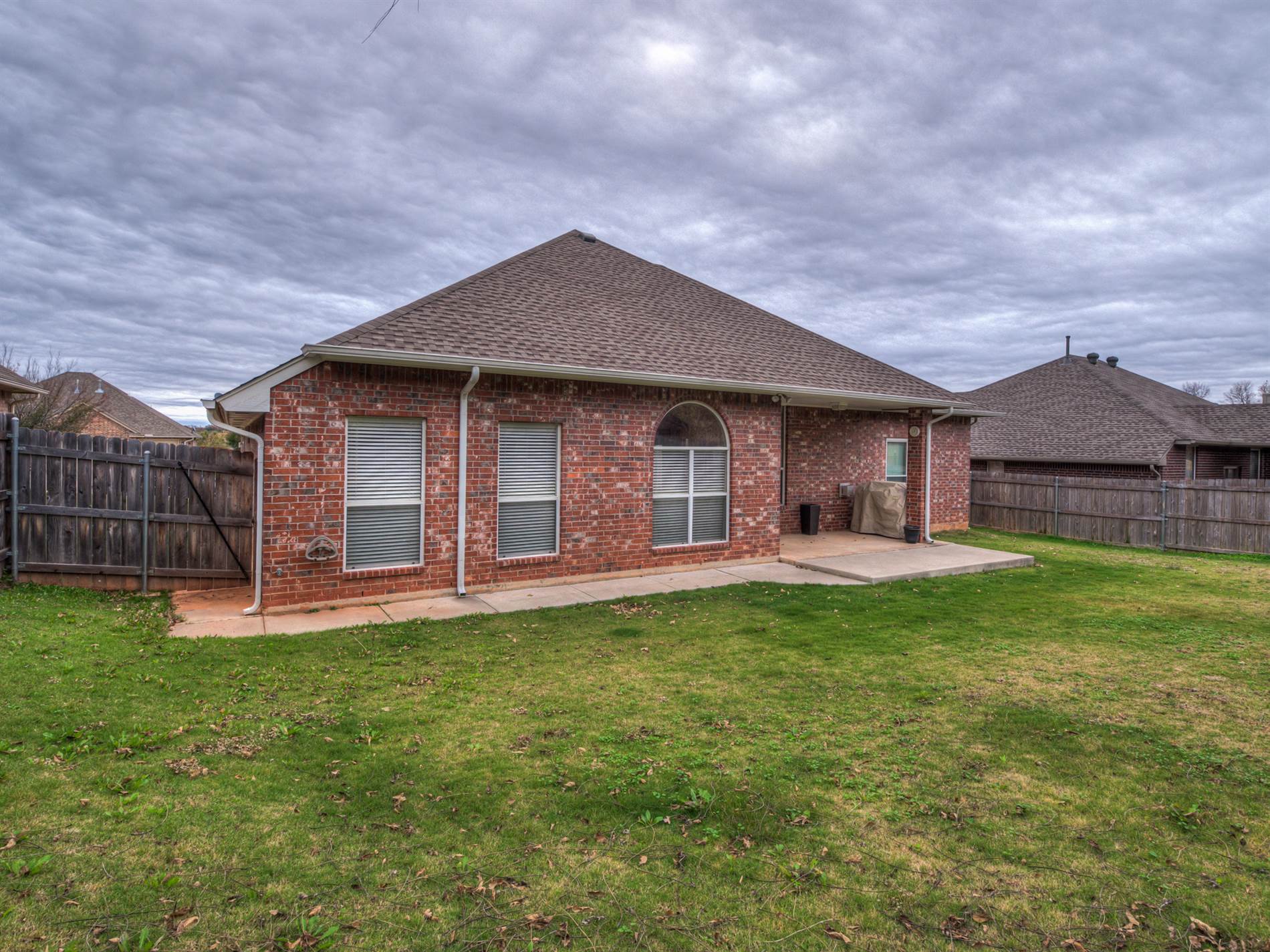 117 Stone Creek Rd, Midwest City, OK 73130