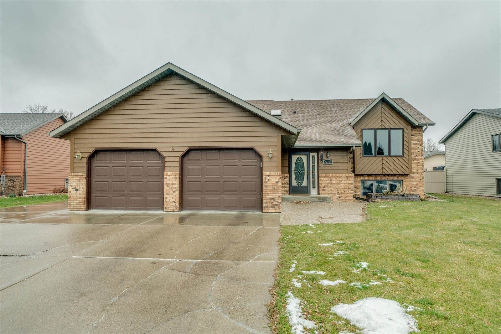 572 Macon Drive, Bismarck, ND 58504