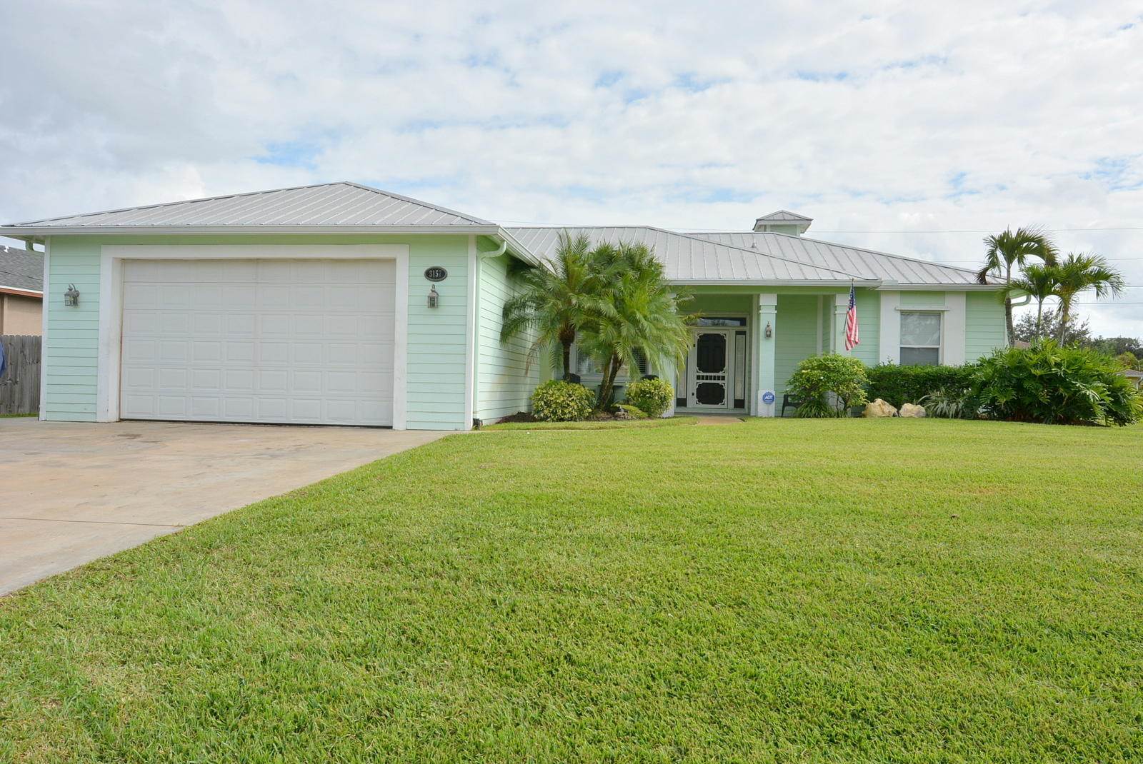 3157 SW Fambrough Street, Port Saint Lucie, FL 34953