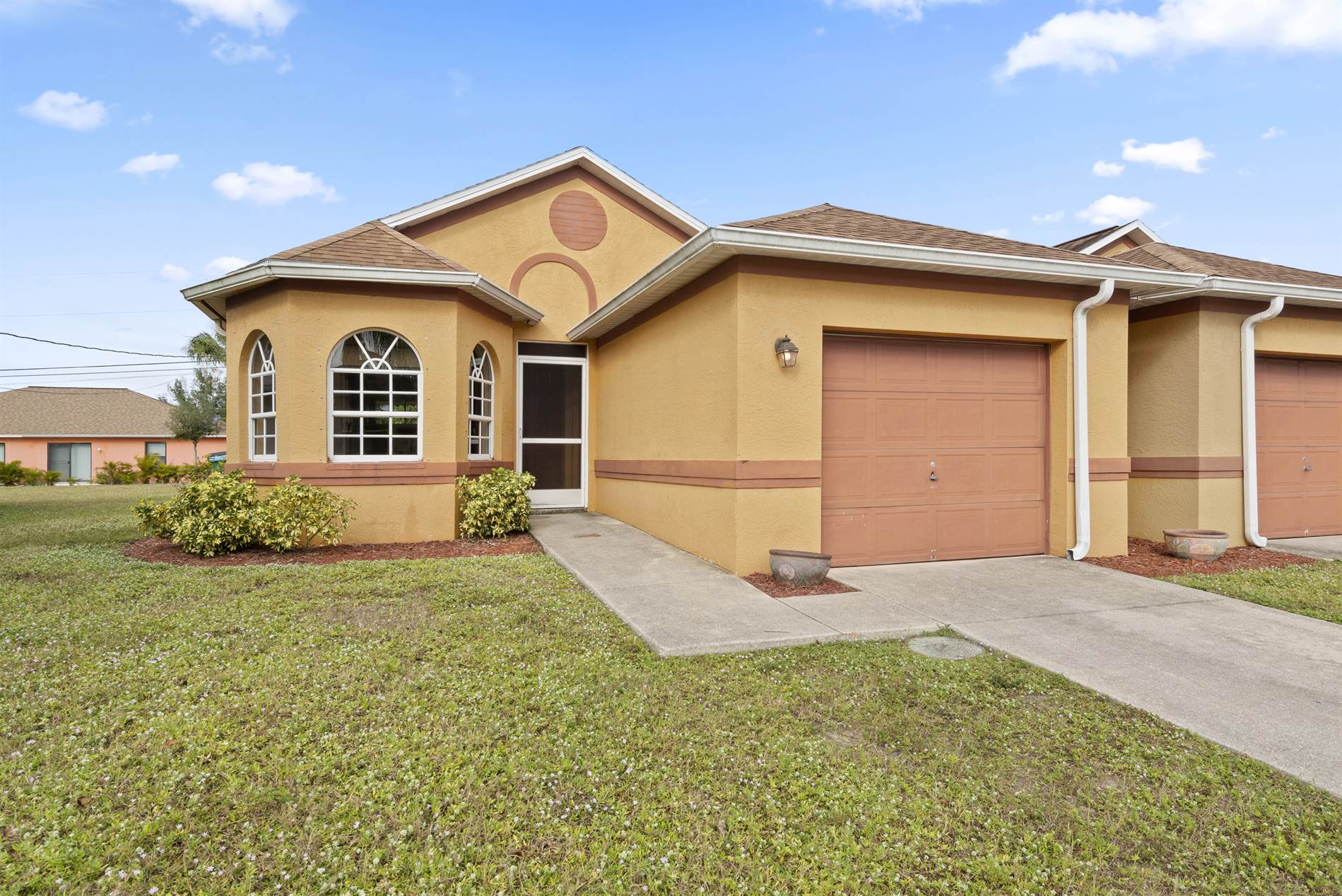 621 SE 14th Ter, Cape Coral, FL 33990