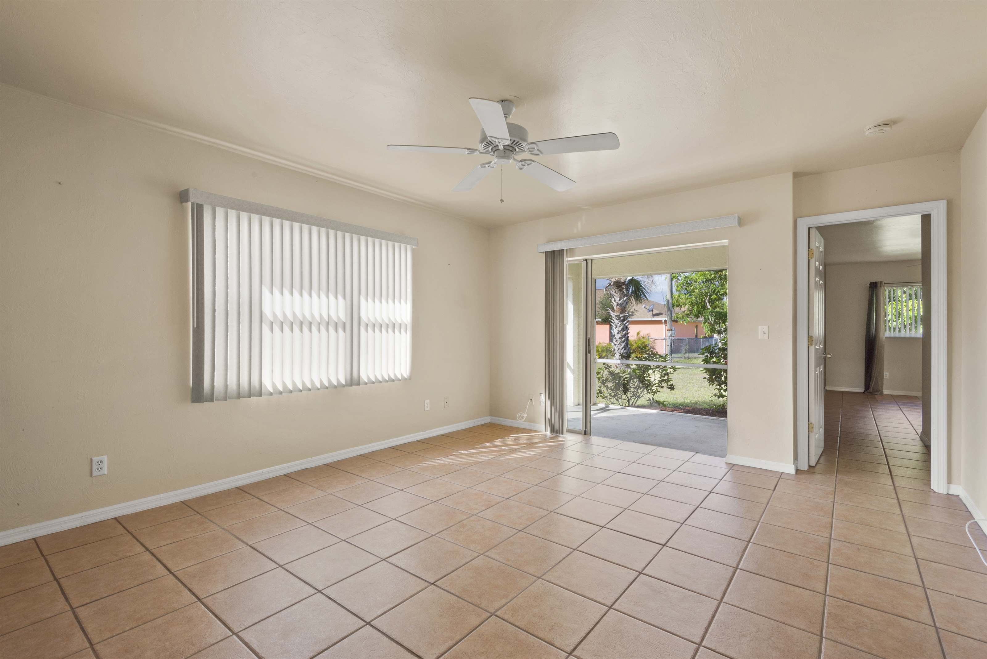 621 SE 14th Ter, Cape Coral, FL 33990