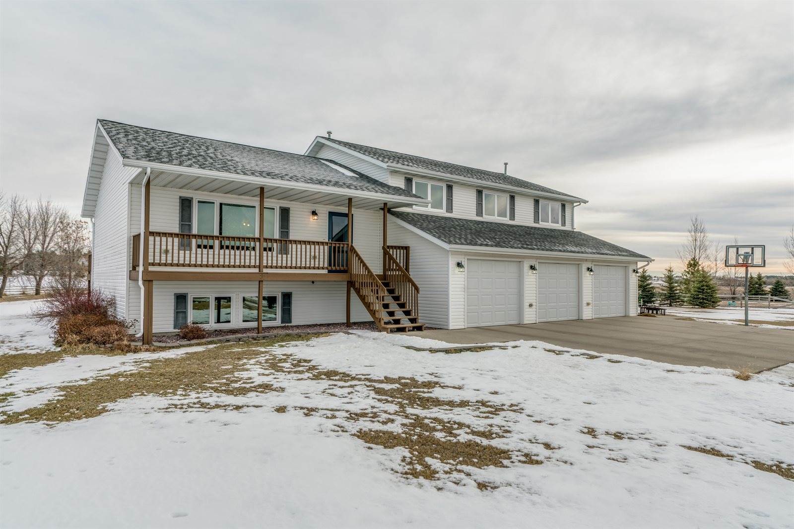 6905 Endicott Drive, Bismarck, ND 58503