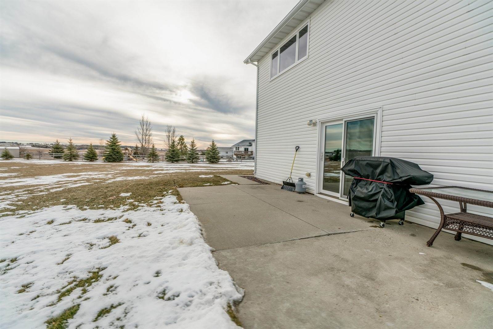 6905 Endicott Drive, Bismarck, ND 58503