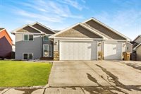1312 28th St NW, Minot, ND 58703