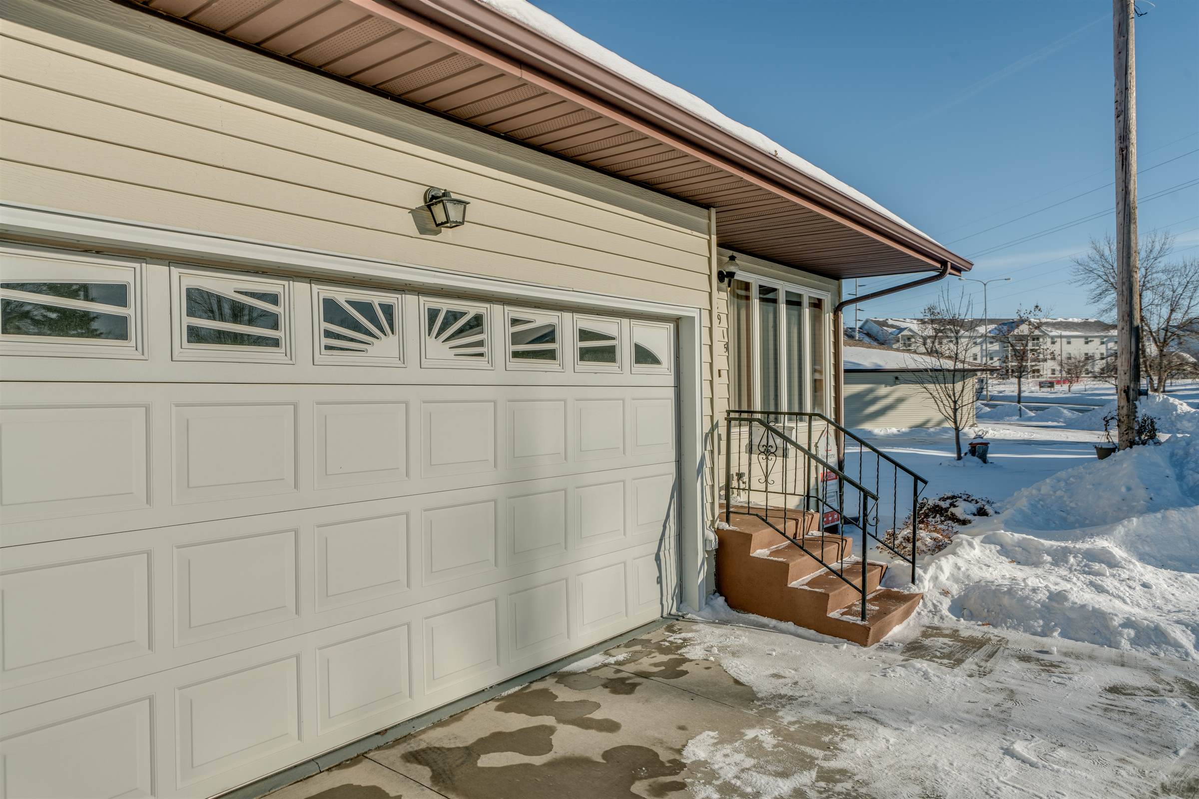 2915 Manitoba Lane, Bismarck, ND 58503