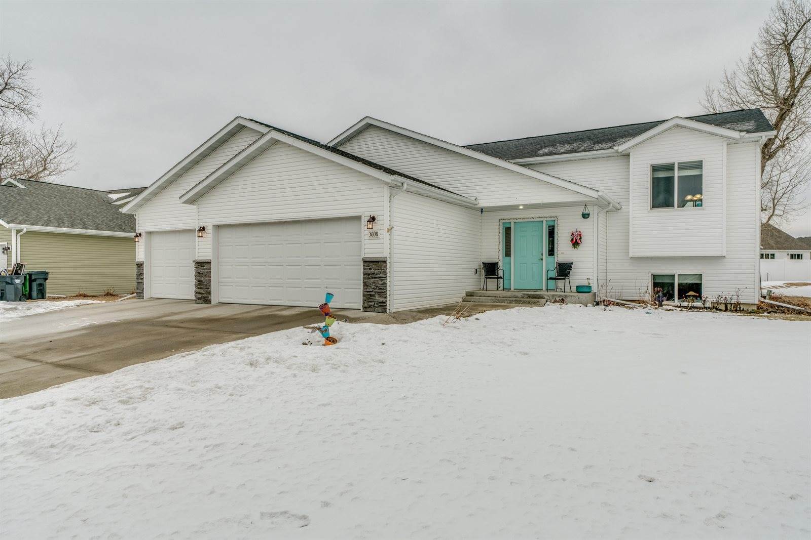 3608 Bay Shore Bend SE, Mandan, ND 58554