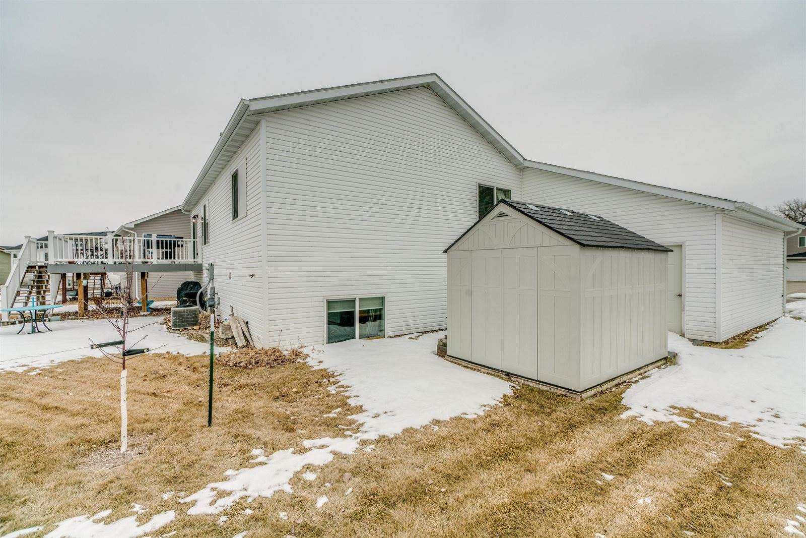 3608 Bay Shore Bend SE, Mandan, ND 58554