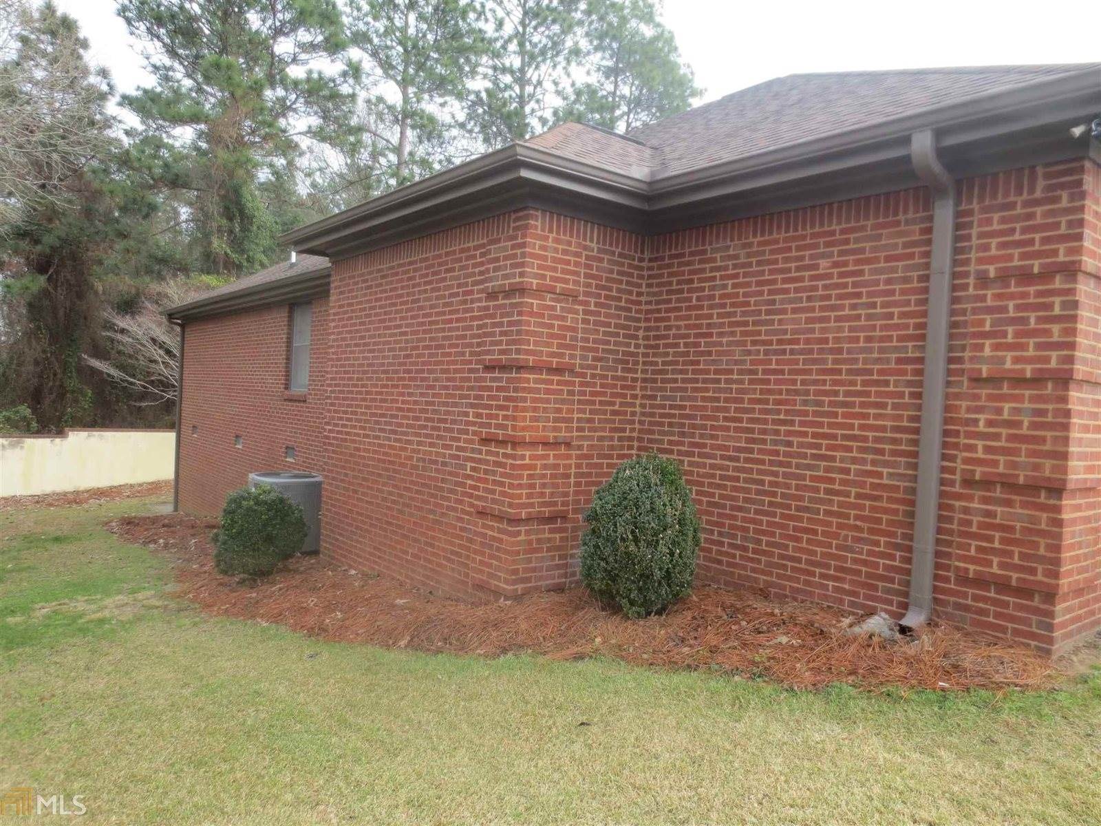 212 Plantation Dr, Warner Robins, GA 31088