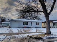 617 14th Ave W, Williston, ND 58801