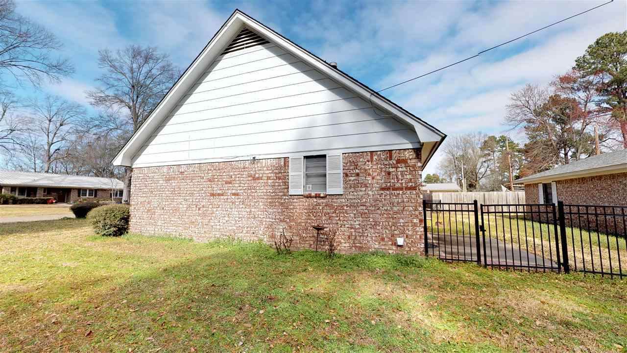 2222 Franklin Dr, Texarkana, AR 71854