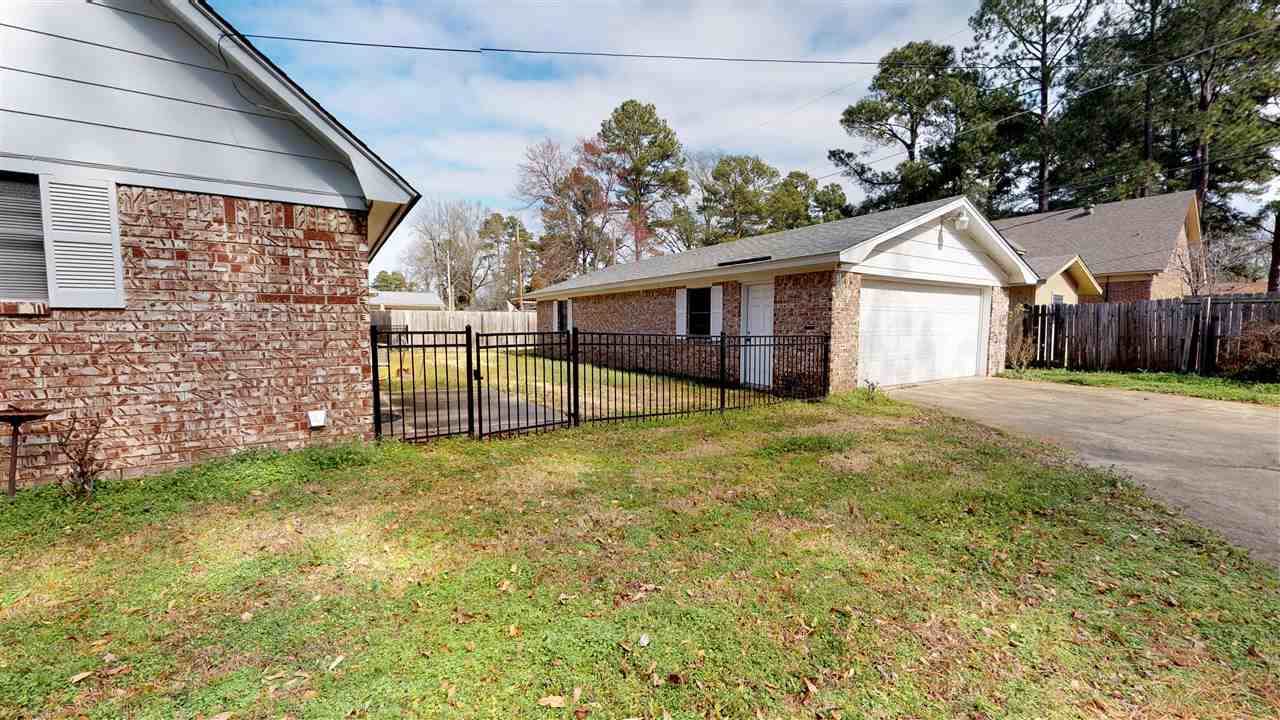 2222 Franklin Dr, Texarkana, AR 71854