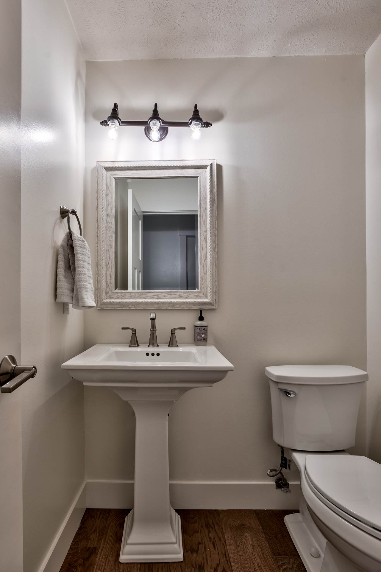 20716 Sequoia Street, Elkhorn, NE 68022