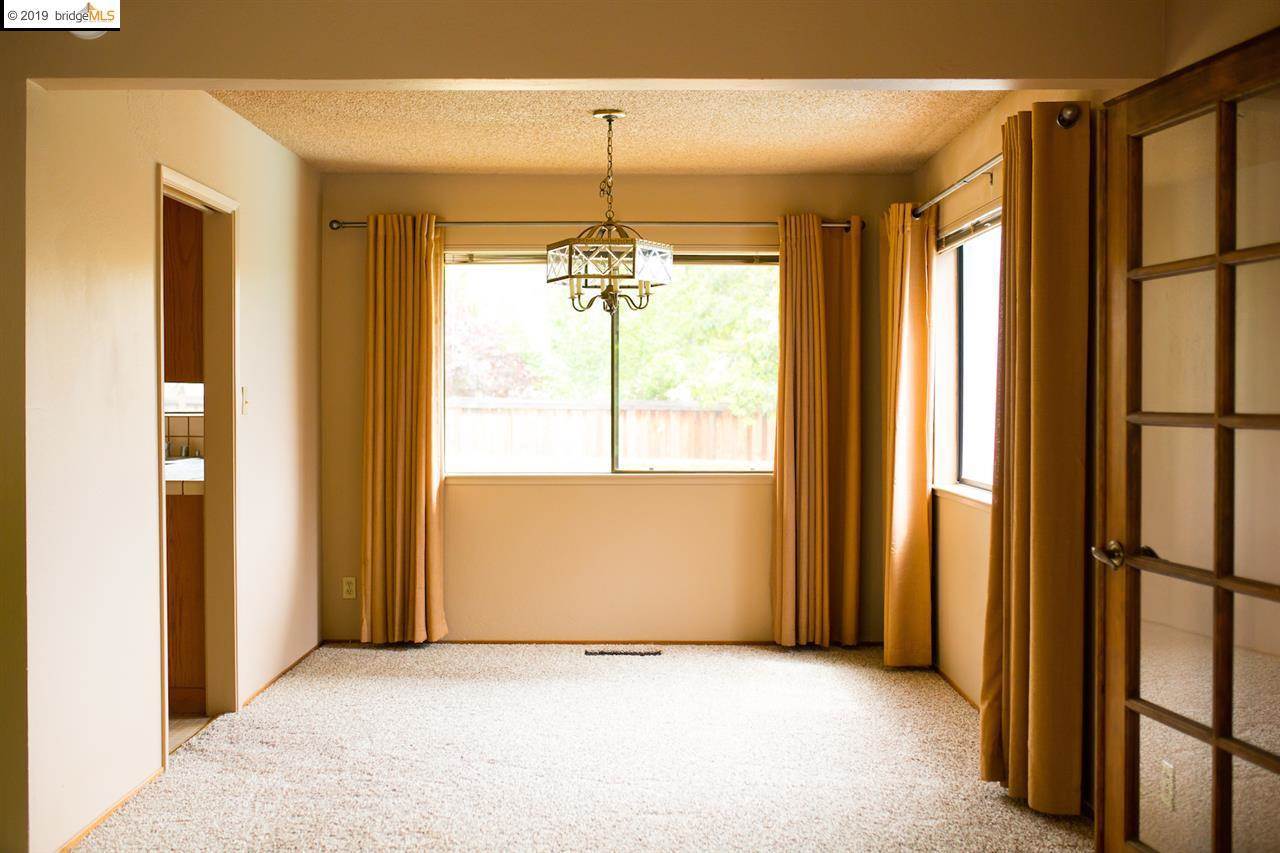 5873 Caulfield Dr, Clayton, CA 94517