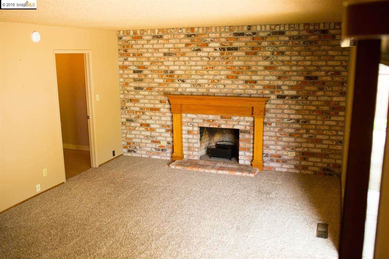 5873 Caulfield Dr, Clayton, CA 94517