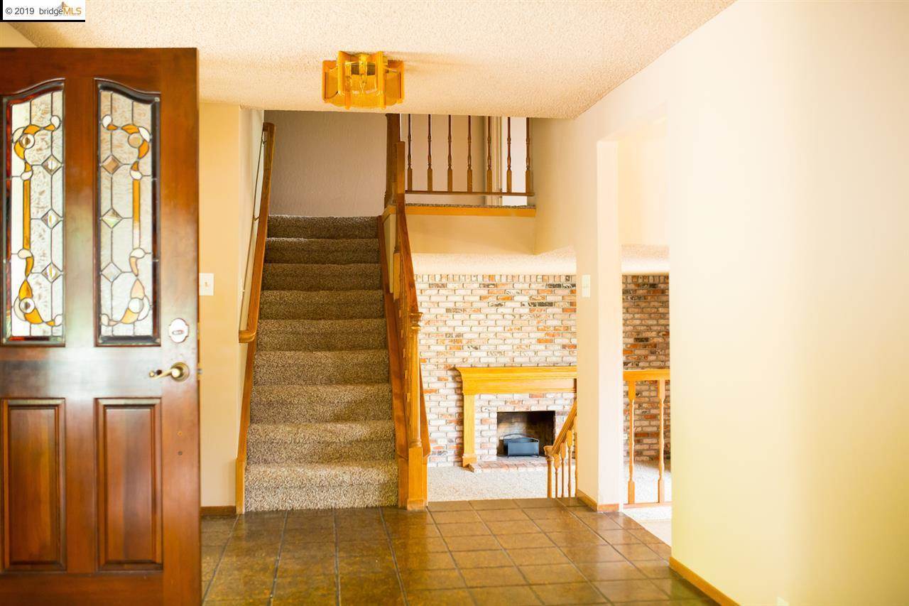 5873 Caulfield Dr, Clayton, CA 94517