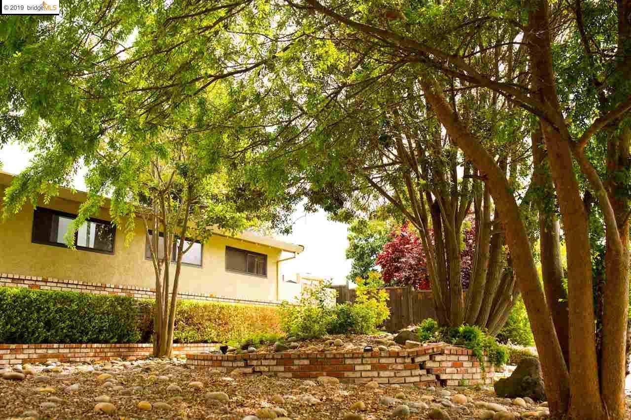 5873 Caulfield Dr, Clayton, CA 94517