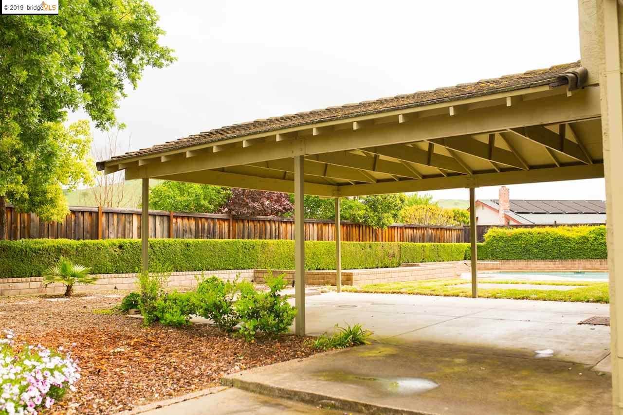 5873 Caulfield Dr, Clayton, CA 94517