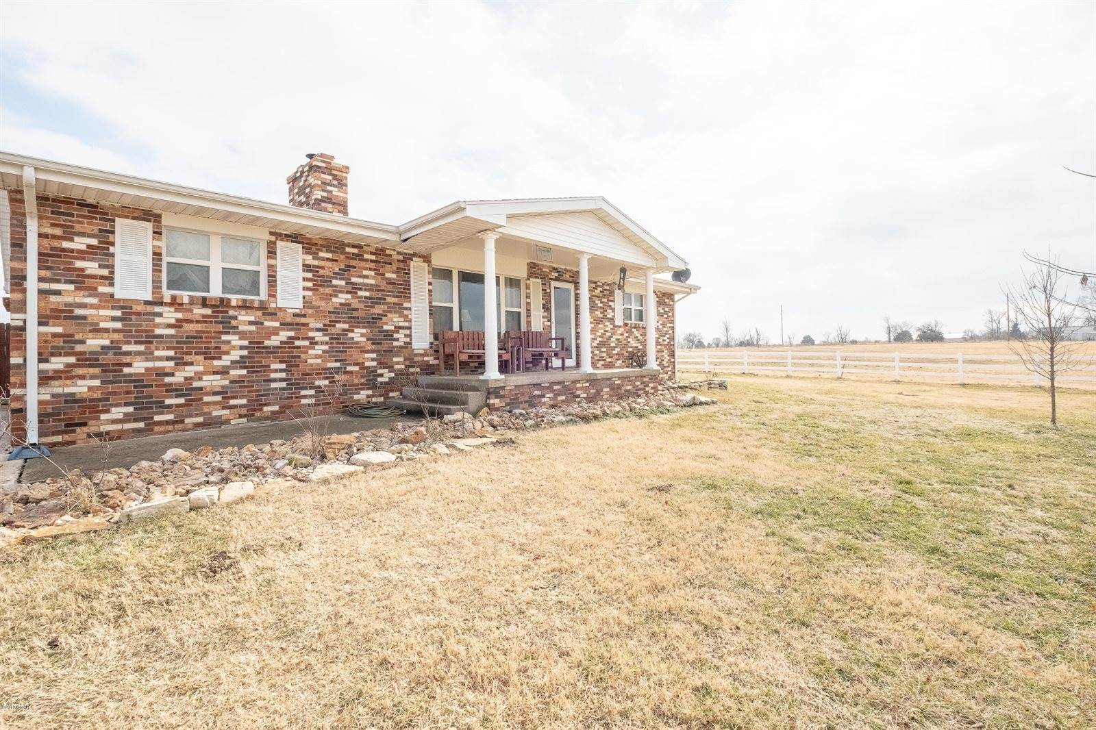 4855 Unicorn Road, Pierce City, MO 65723