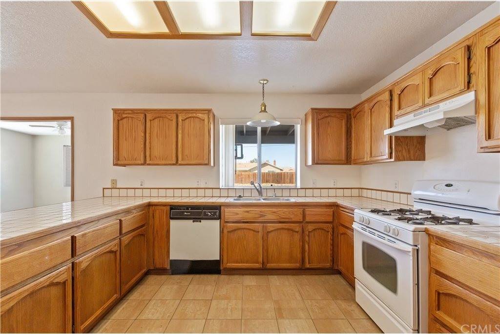 11940 Running Deer Road, Apple Valley, CA 92308