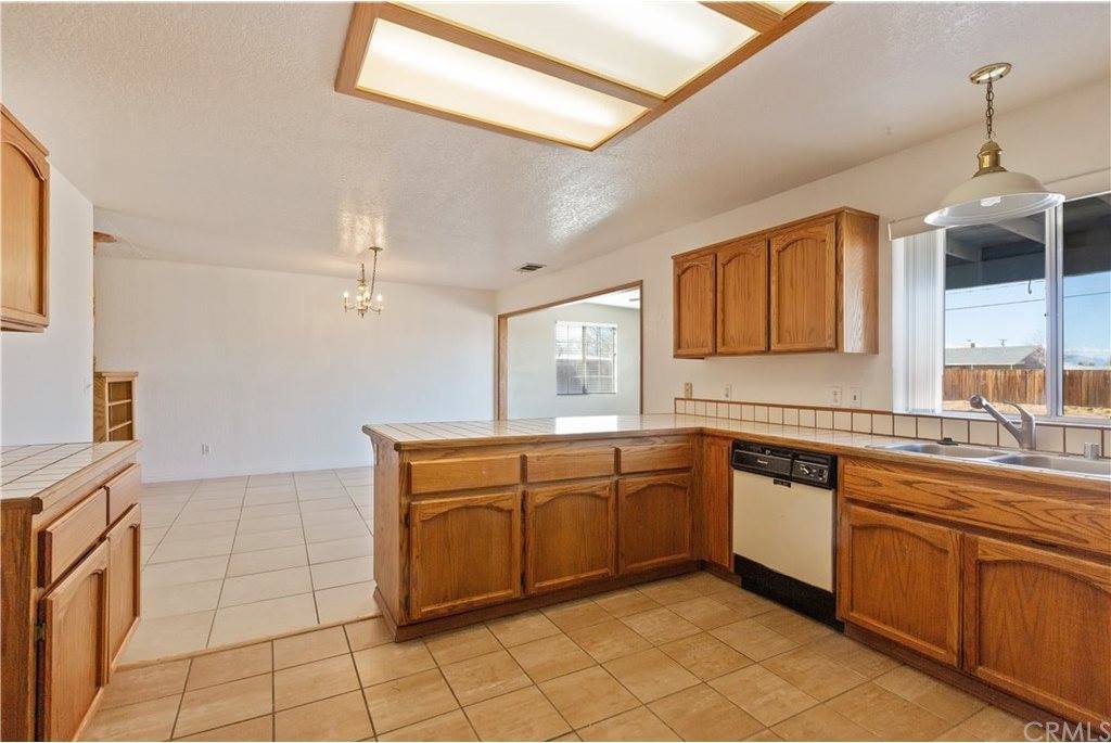 11940 Running Deer Road, Apple Valley, CA 92308