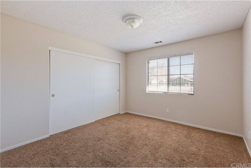 11940 Running Deer Road, Apple Valley, CA 92308