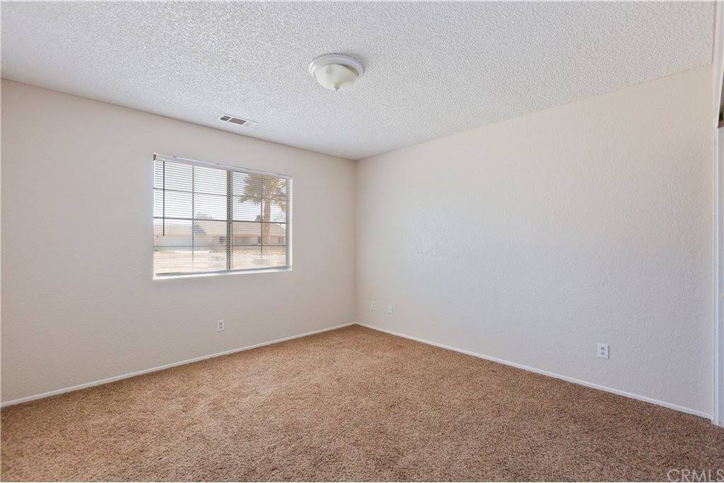 11940 Running Deer Road, Apple Valley, CA 92308