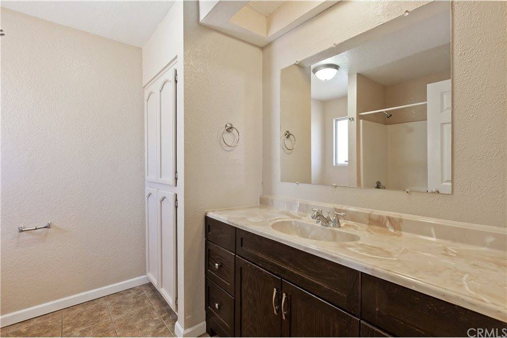 11940 Running Deer Road, Apple Valley, CA 92308