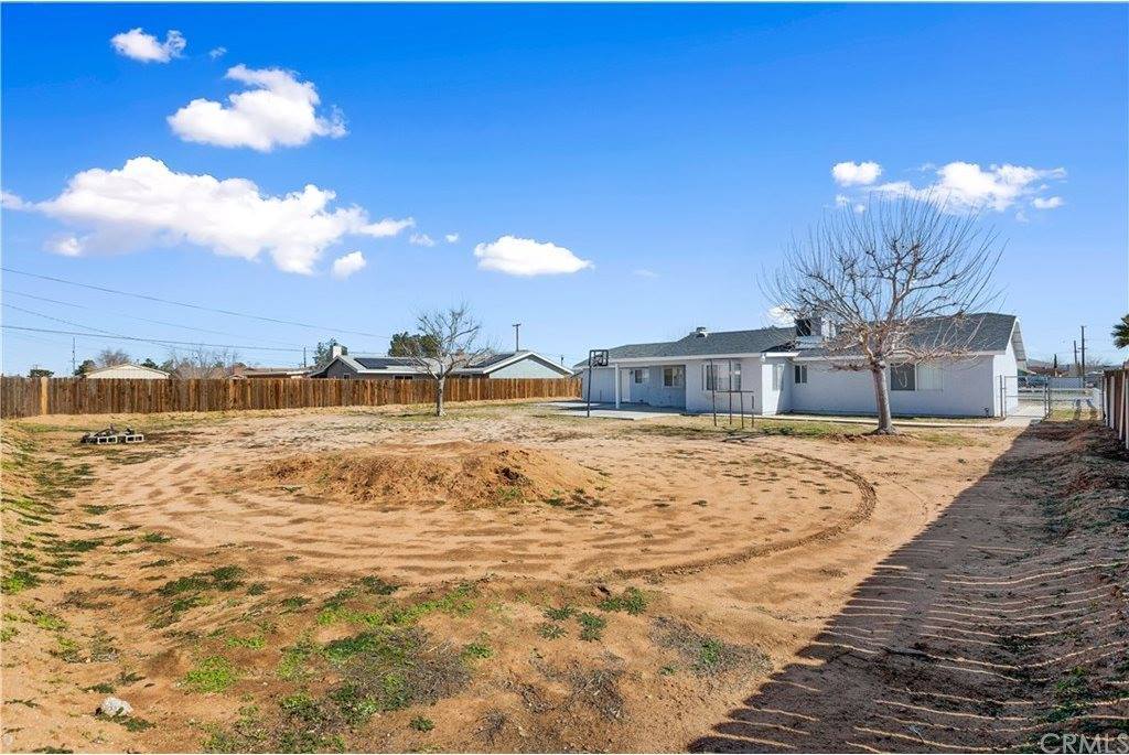 11940 Running Deer Road, Apple Valley, CA 92308