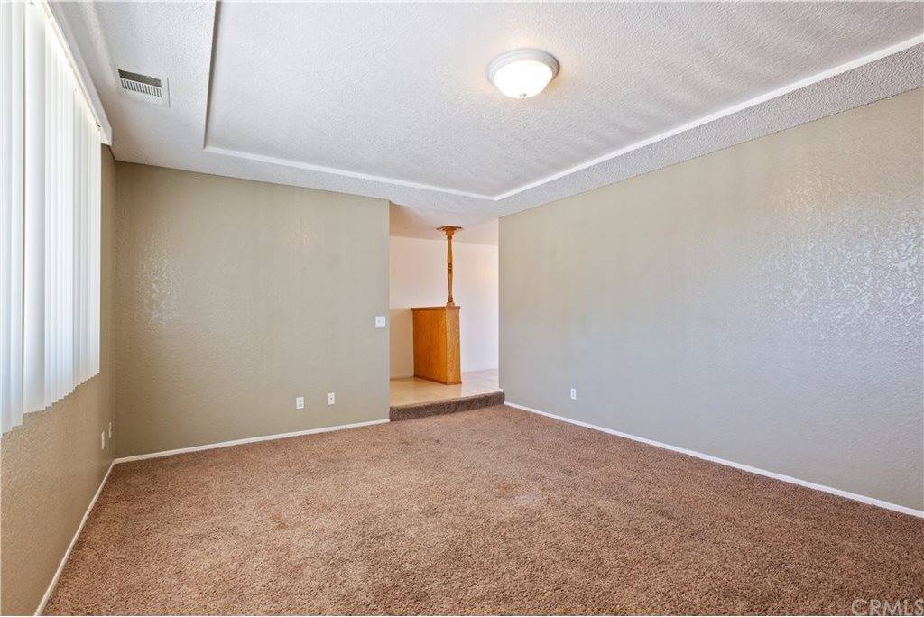 11940 Running Deer Road, Apple Valley, CA 92308