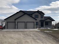 3760 Foxhaven Loop, Bismarck, ND 58503