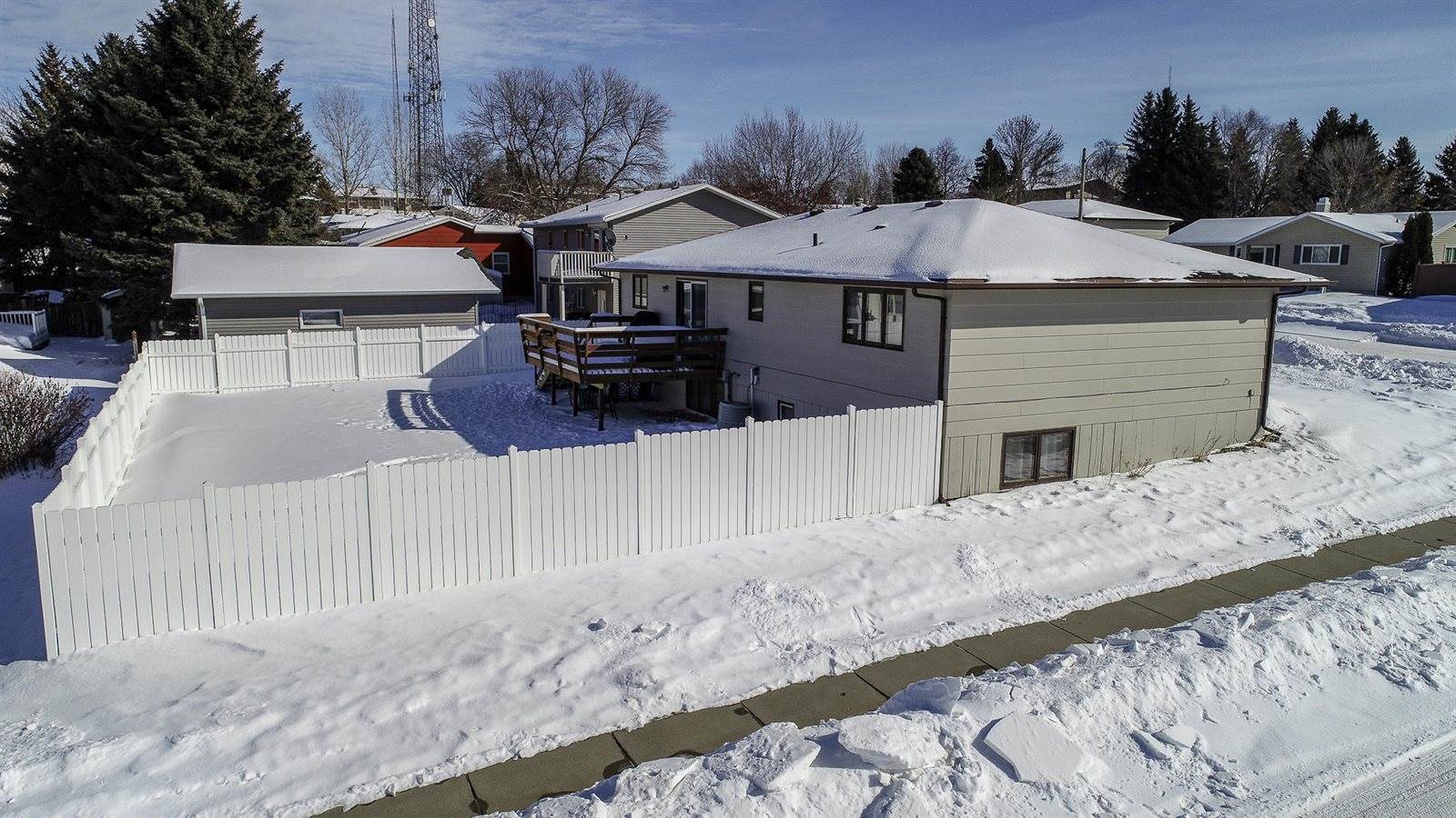 912 Constitution Drive, Bismarck, ND 58501