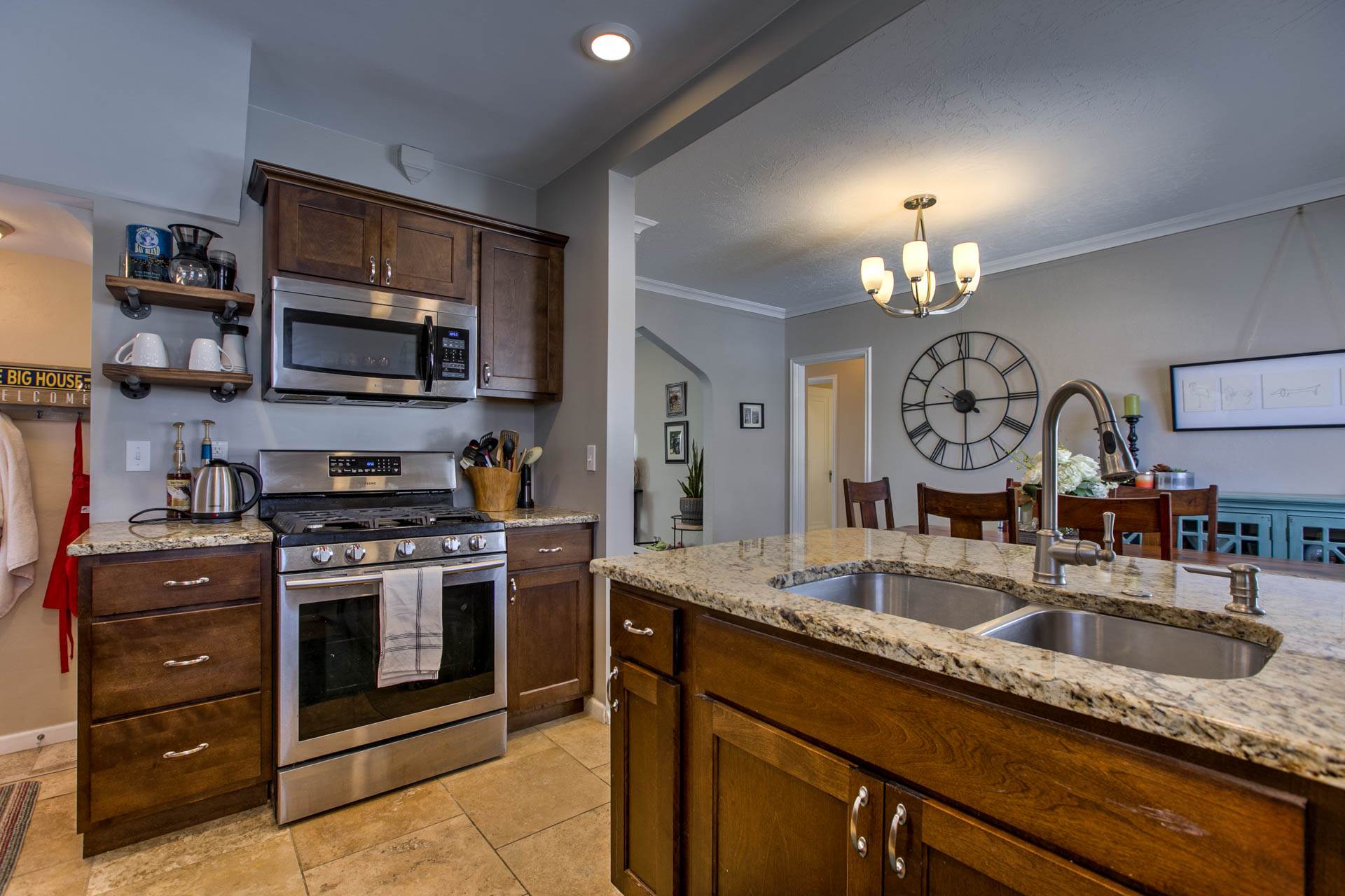 2004 N 51 Street, Omaha, NE 68104