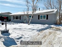 2025 9th Ave East, Williston, ND 58801